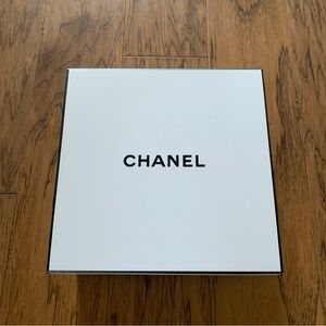 🔥CHANEL Empty Gift Box 9x9x4 in White or Black❤️